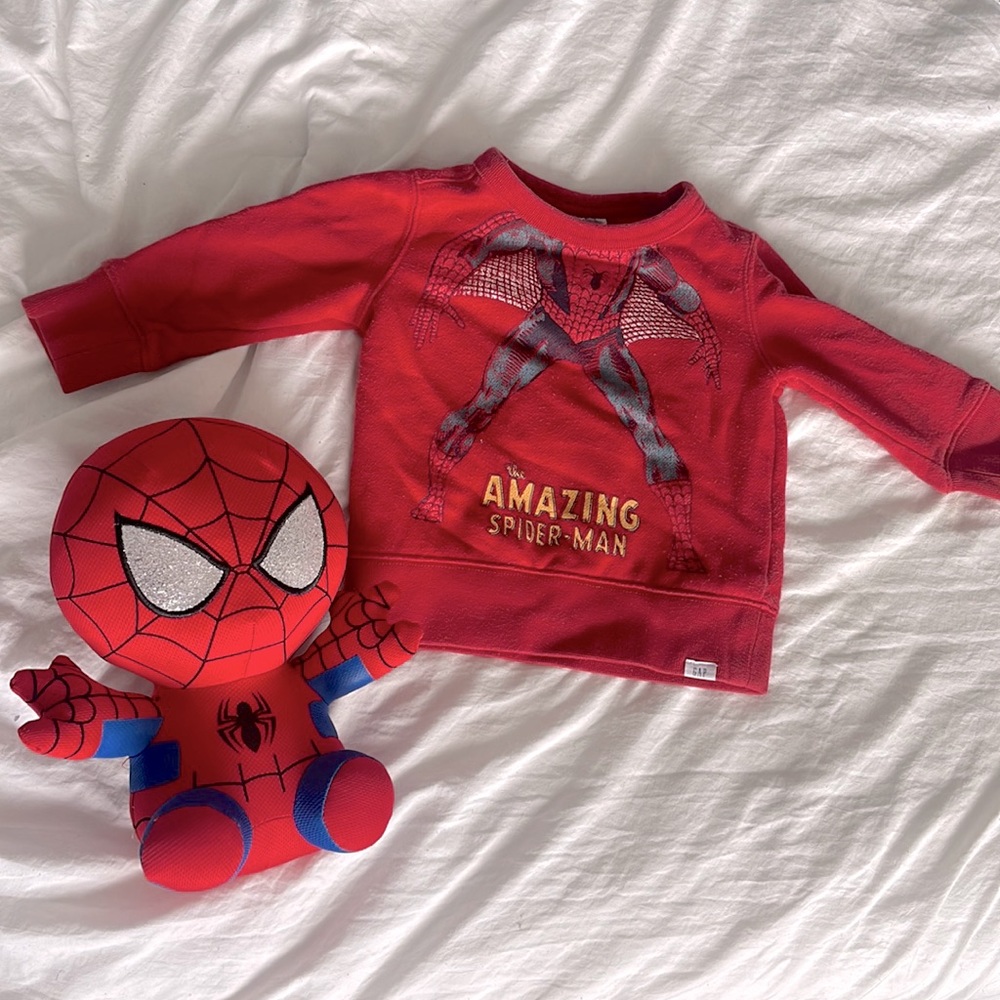 Baby Gap Spider-Man sweatshirt top 12-18 month. Slightly worn.